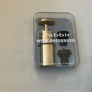 Rabbit Gold Wine Preserver Set